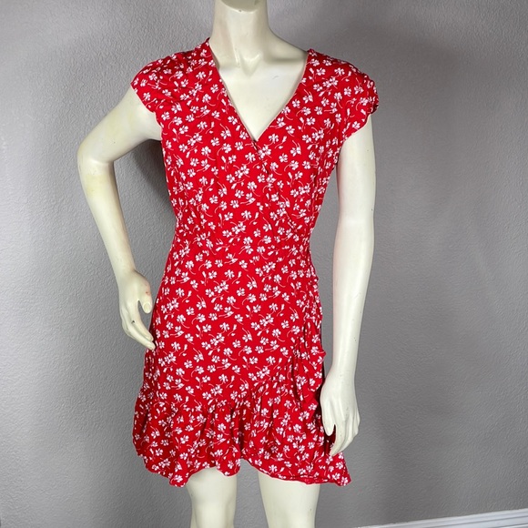 J Crew Mercantile Red Ditsy Floral Faux Wrap V Neck Ruffle Mini Dress Sz 4 - Picture 4 of 13